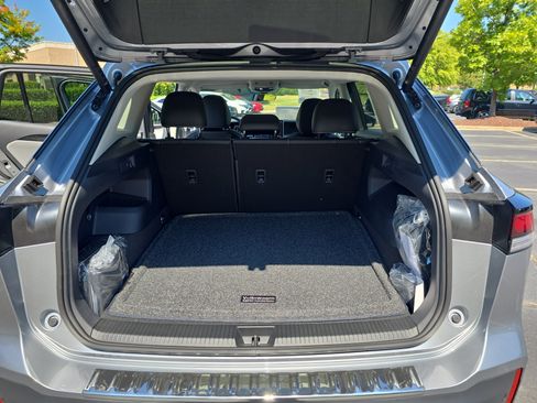 New 2025 Volkswagen Tiguan SE image 12