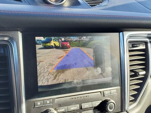 Used 2017 Porsche Macan S image 23