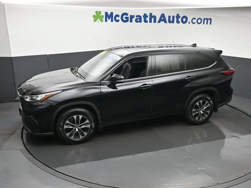 Used 2020 Toyota Highlander XLE AWD/4WD image 25