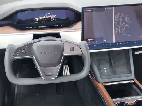 Used 2024 Tesla Model X AWD/4WD image 23