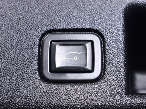 Used 2021 Chevrolet Equinox LT FWD image 35