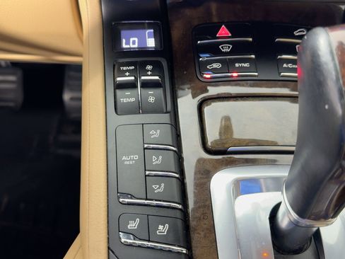 Certified 2018 Porsche Cayenne Platinum Edition image 20