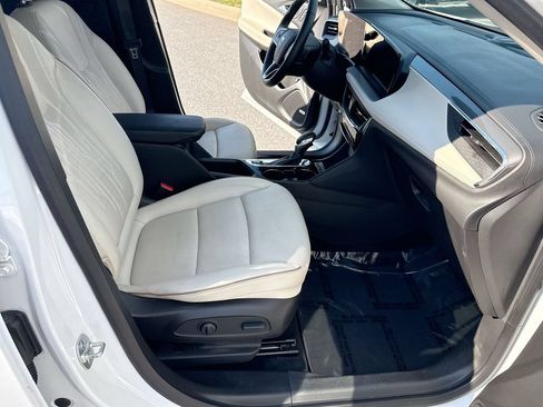 Used 2025 Buick Encore GX Avenir w/ Avenir Technology Package FWD image 27