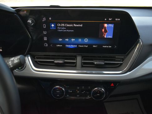 Used 2025 Chevrolet Trax LT w/ LT Convenience Package FWD image 25