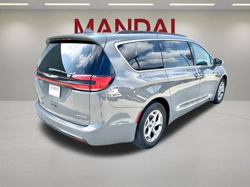Used 2022 Chrysler Pacifica Limited FWD image 5