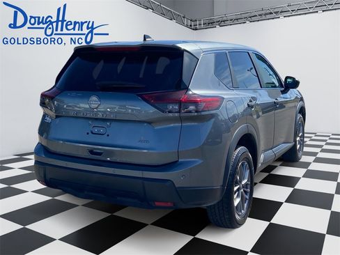 Used 2024 Nissan Rogue S image 5