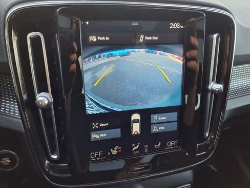 Used 2019 Volvo XC40 T5 R-Design image 13