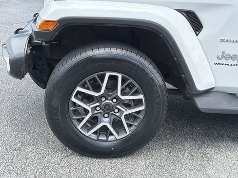 Used 2024 Jeep Wrangler Unlimited Sahara AWD/4WD image 11