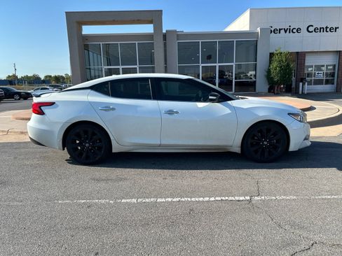 Used 2017 Nissan Maxima SR w/ Midnight Edition FWD image 4