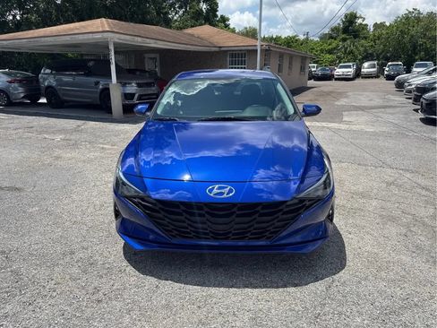 Used 2021 Hyundai Elantra SE FWD image 2