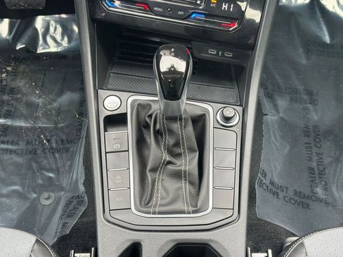 Used 2025 Volkswagen Jetta SE image 37