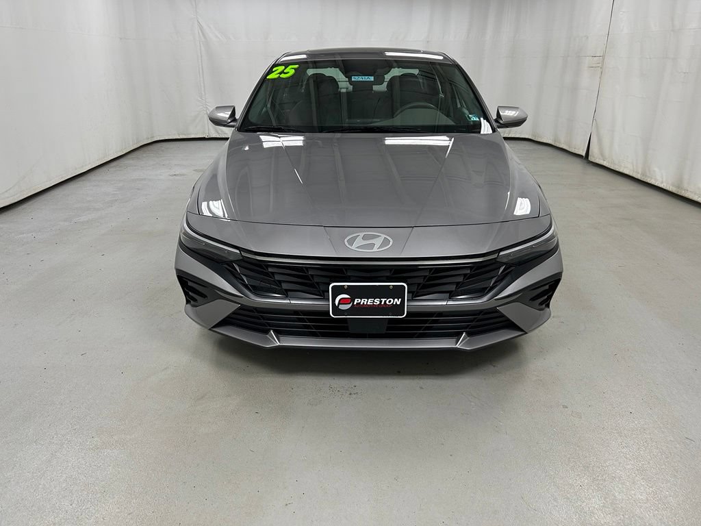 Used 2025 Hyundai Elantra SEL FWD image 3