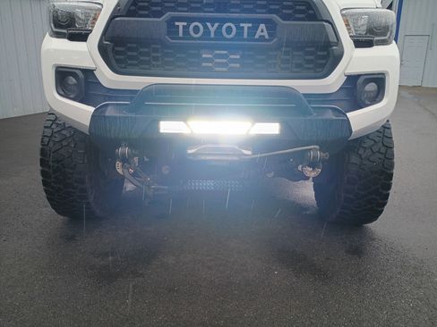 Used 2021 Toyota Tacoma TRD Off-Road w/ Technology Package image 11