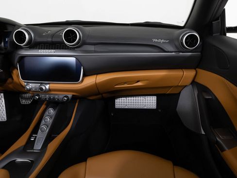 Used 2019 Ferrari Portofino image 40