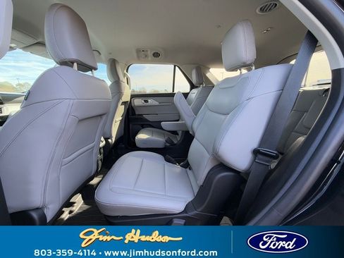 New 2025 Ford Explorer Active w/ Active Comfort Package image 7