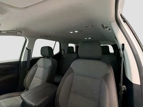 Used 2018 Chevrolet Traverse LT image 19