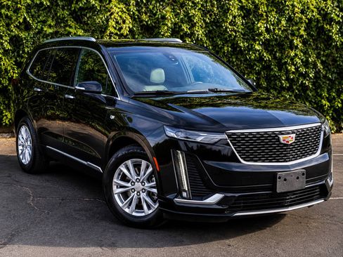 Used 2024 Cadillac XT6 Luxury FWD image 2