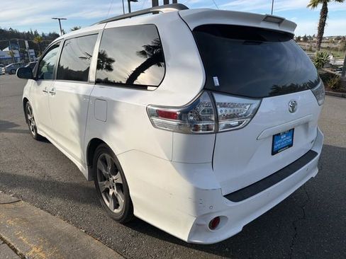 Used 2019 Toyota Sienna SE Premium image 8
