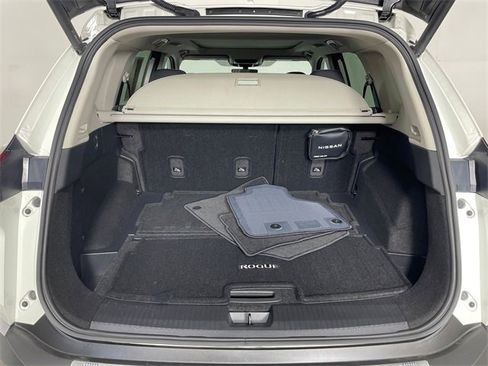 Used 2023 Nissan Rogue SL w/ SL Premium Package image 17