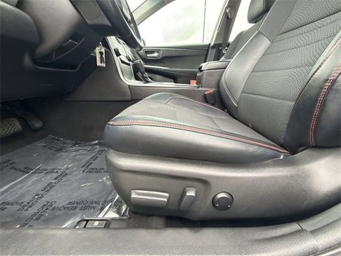 Used 2016 Toyota Camry SE image 12
