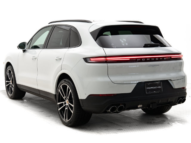 Certified 2026 Porsche Cayenne AWD/4WD image 3