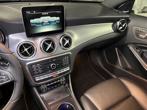 Used 2018 Mercedes-Benz GLA 250 4MATIC image 32