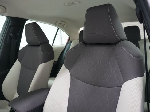 Used 2020 Toyota Corolla LE FWD image 11