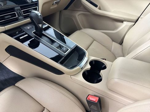 Certified 2023 Porsche Macan Turbo AWD/4WD image 32