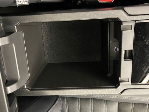 New 2025 Mitsubishi Outlander SE image 12