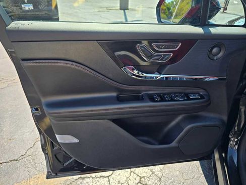 Used 2025 Lincoln Corsair Reserve w/ Equipment Group 202A image 17