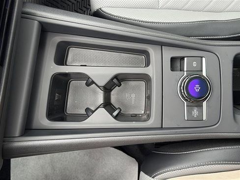 New 2026 Volkswagen Tiguan SE FWD image 23
