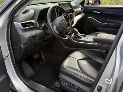 Used 2021 Toyota Highlander XLE