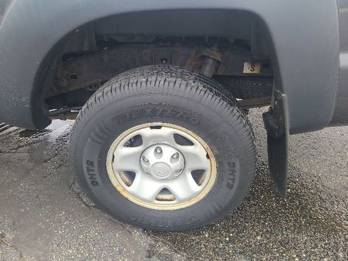 Used 2013 Toyota Tacoma 4x4 Regular Cab image 9