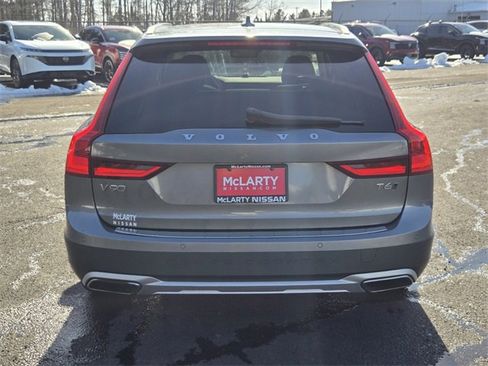 Used 2017 Volvo V90 T6 Cross Country image 4