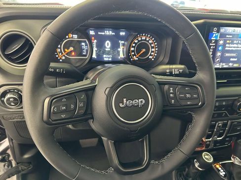 Used 2025 Jeep Gladiator Mojave AWD/4WD image 22