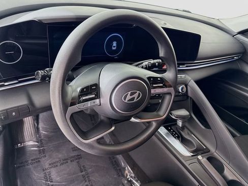 Used 2024 Hyundai Elantra SEL image 9