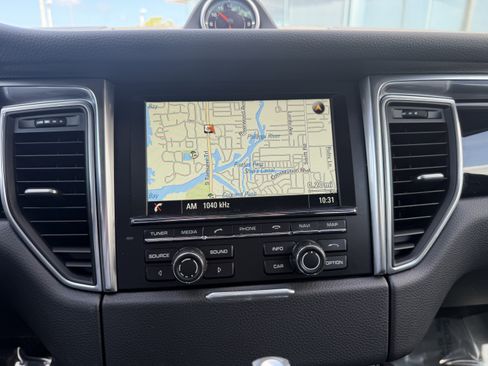 Used 2015 Porsche Macan S image 26