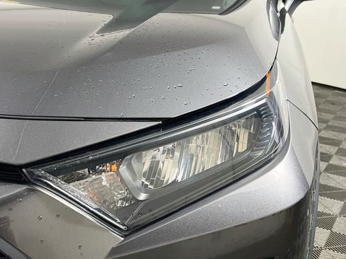 Used 2022 Toyota RAV4 LE FWD image 11