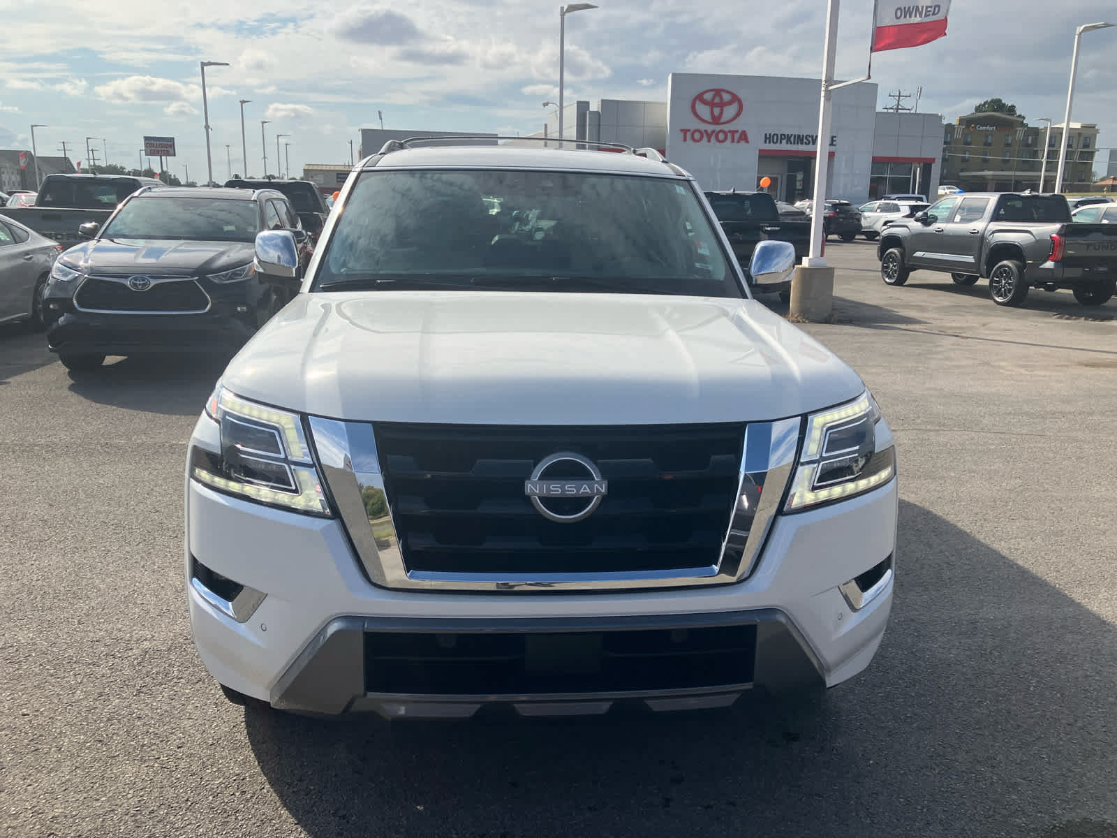 Used 2024 Nissan Armada Platinum w/ Captain's Chairs Package AWD/4WD image 2