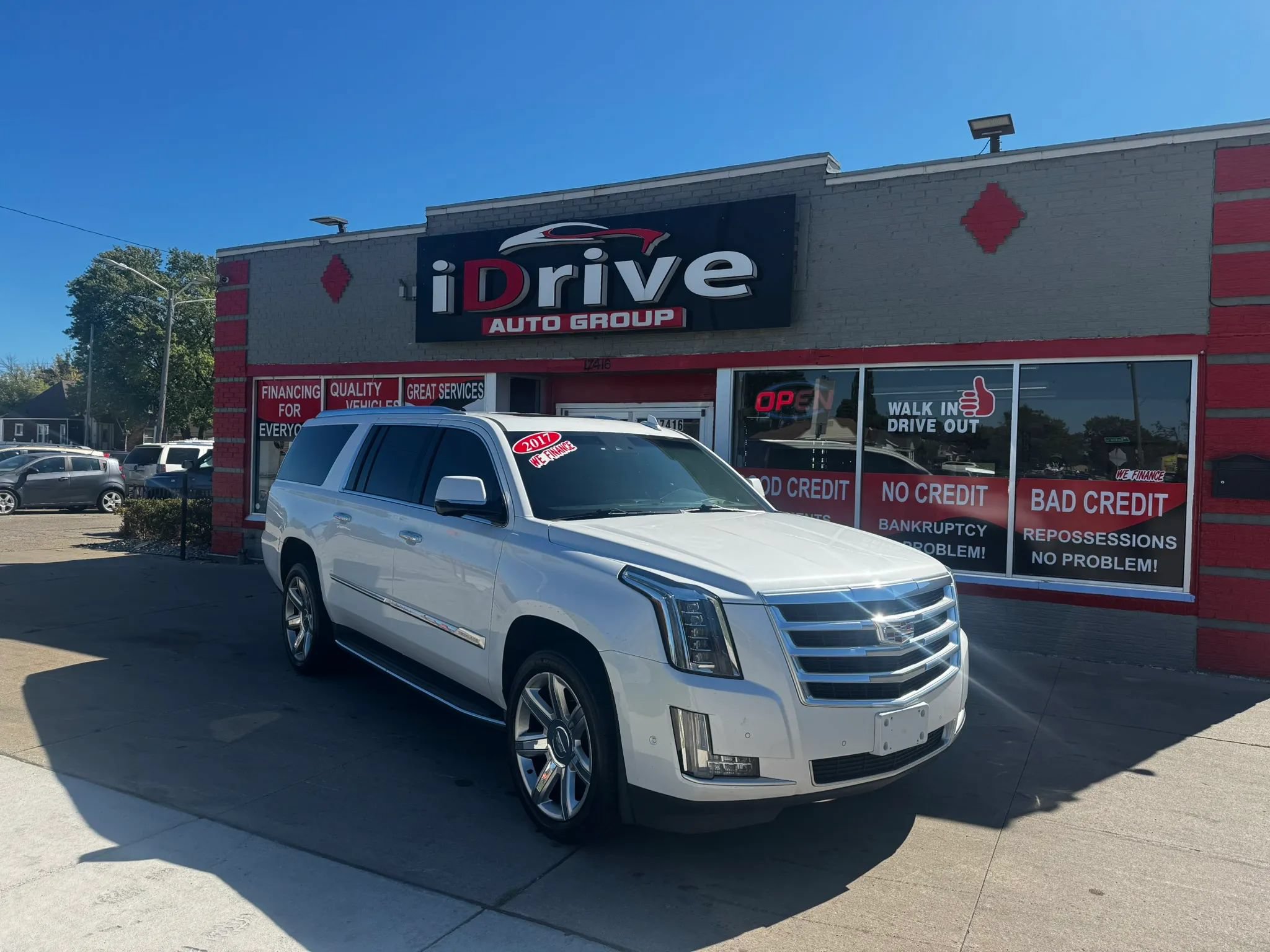 Used 2017 Cadillac Escalade ESV Luxury AWD/4WD image 1
