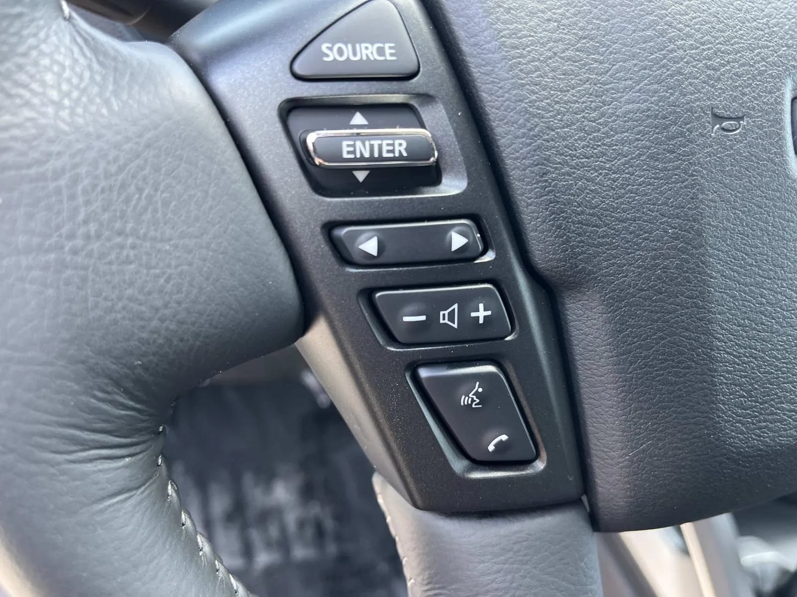Used 2024 Nissan Frontier SV w/ Hardbody Edition AWD/4WD image 24