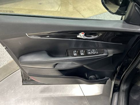 Used 2020 Kia Sorento LX FWD image 15