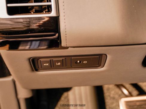 Used 2017 Land Rover Range Rover LWB SV Autobiography image 23