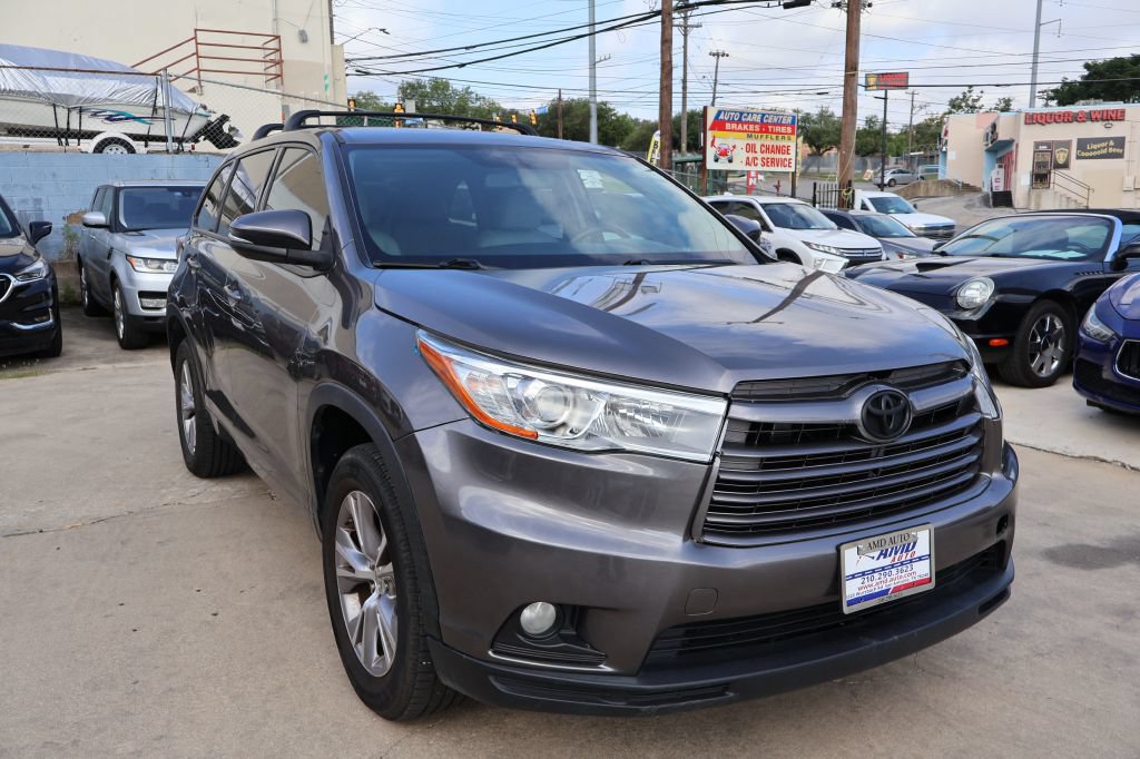 Used 2015 Toyota Highlander Plus FWD image 1