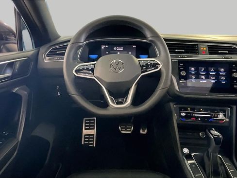 Used 2023 Volkswagen Tiguan SE R-Line AWD/4WD image 5