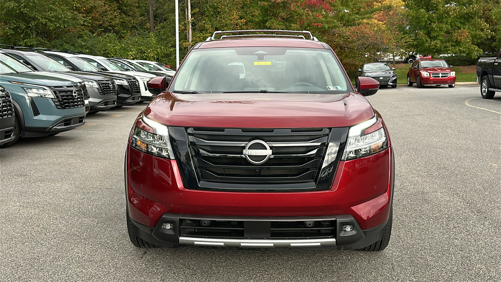 Used 2022 Nissan Pathfinder SL w/ SL Black Package AWD/4WD image 3
