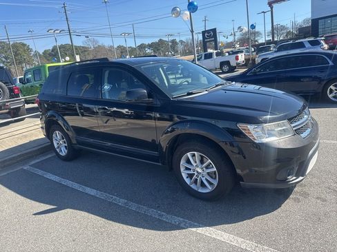 Used 2017 Dodge Journey SXT w/ Comfort/Convenience Group image 3
