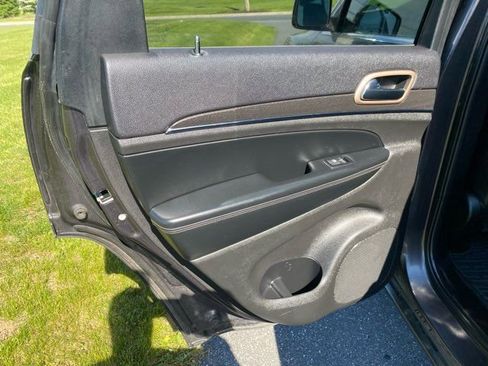 Used 2017 Jeep Grand Cherokee Limited AWD/4WD image 22