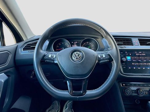 Used 2021 Volkswagen Tiguan SE FWD image 13