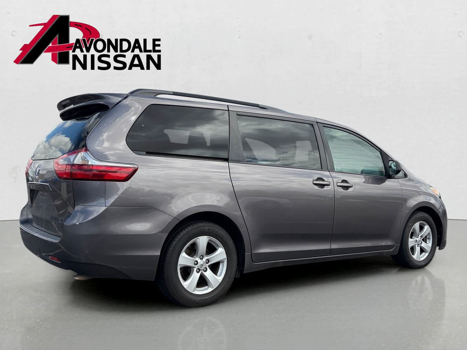 Used 2015 Toyota Sienna LE FWD image 3